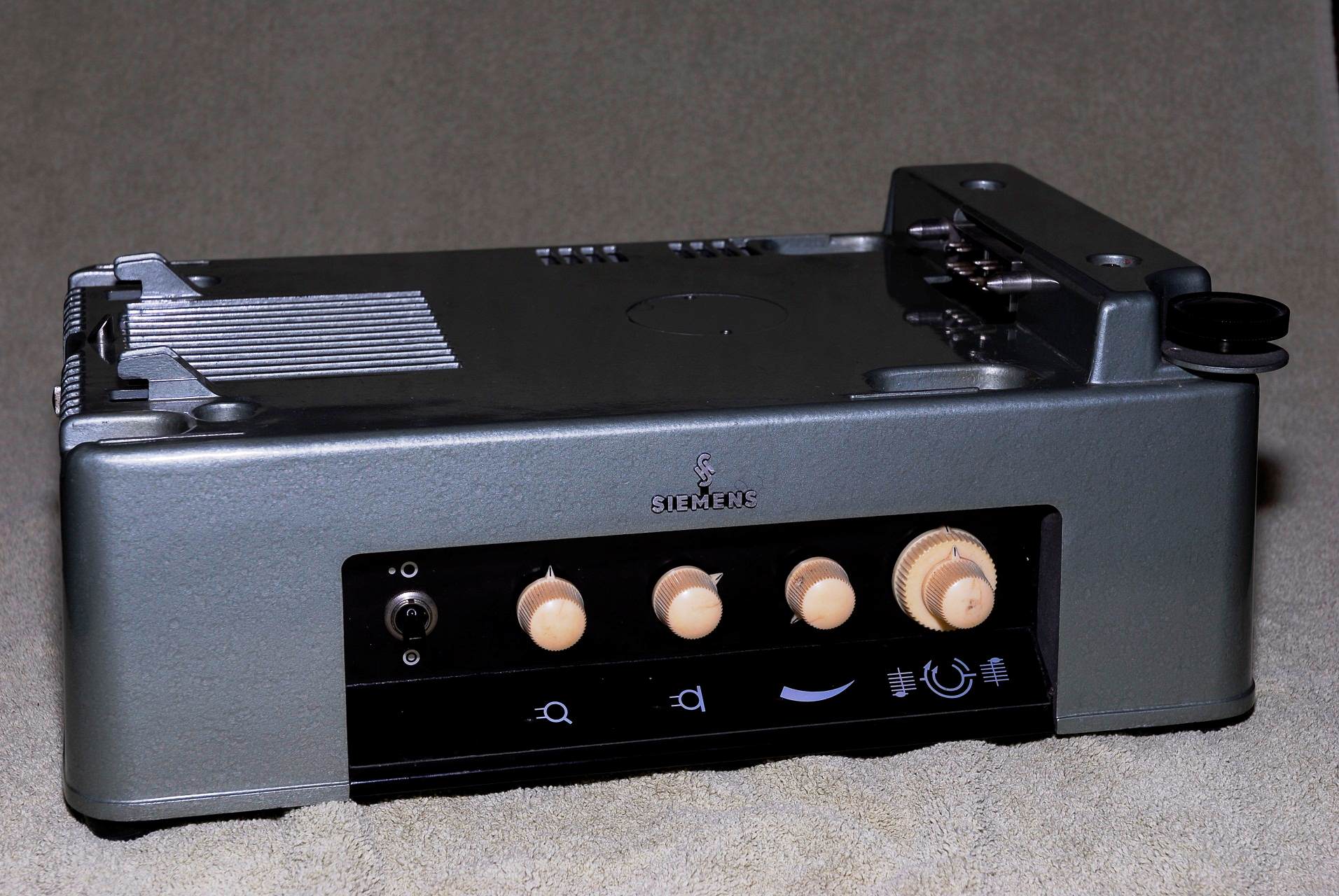 Siemens 2000 green projector amp Sf V. 6.6 with EL95 tubes
